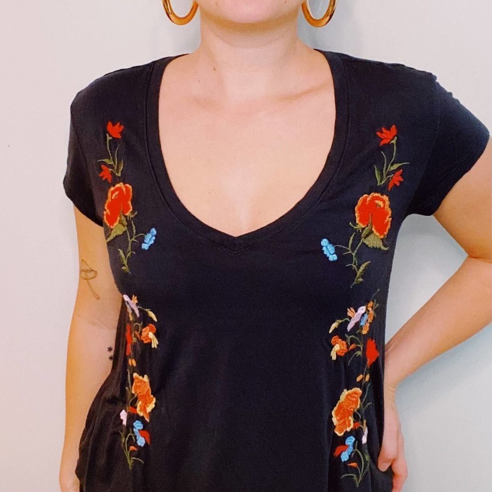 Floral AE Embroidered Favorite Tee